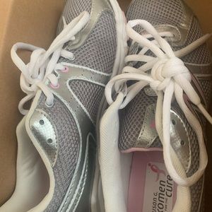 NewBalance 665 Walking Shoe Breast Cancer Edition